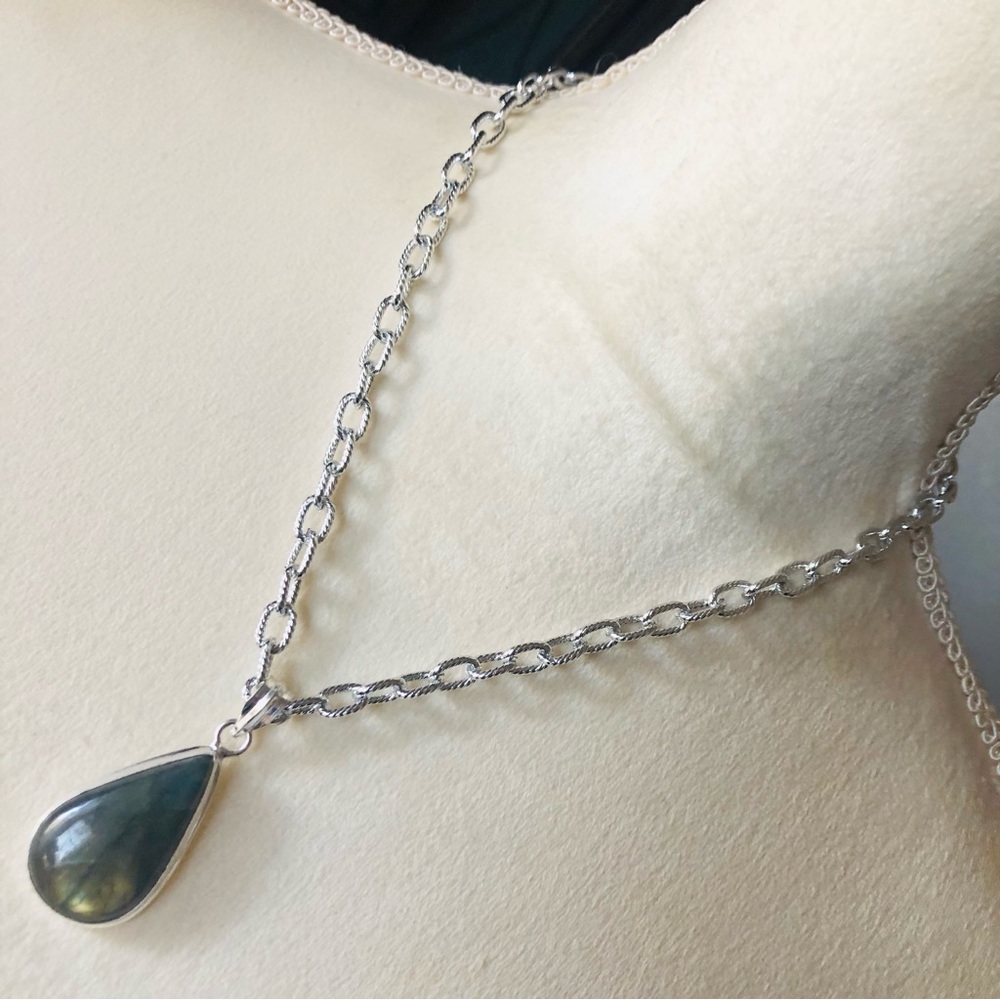 Handcrafted genuine labradorite raindrop 925 pendant on chain necklace